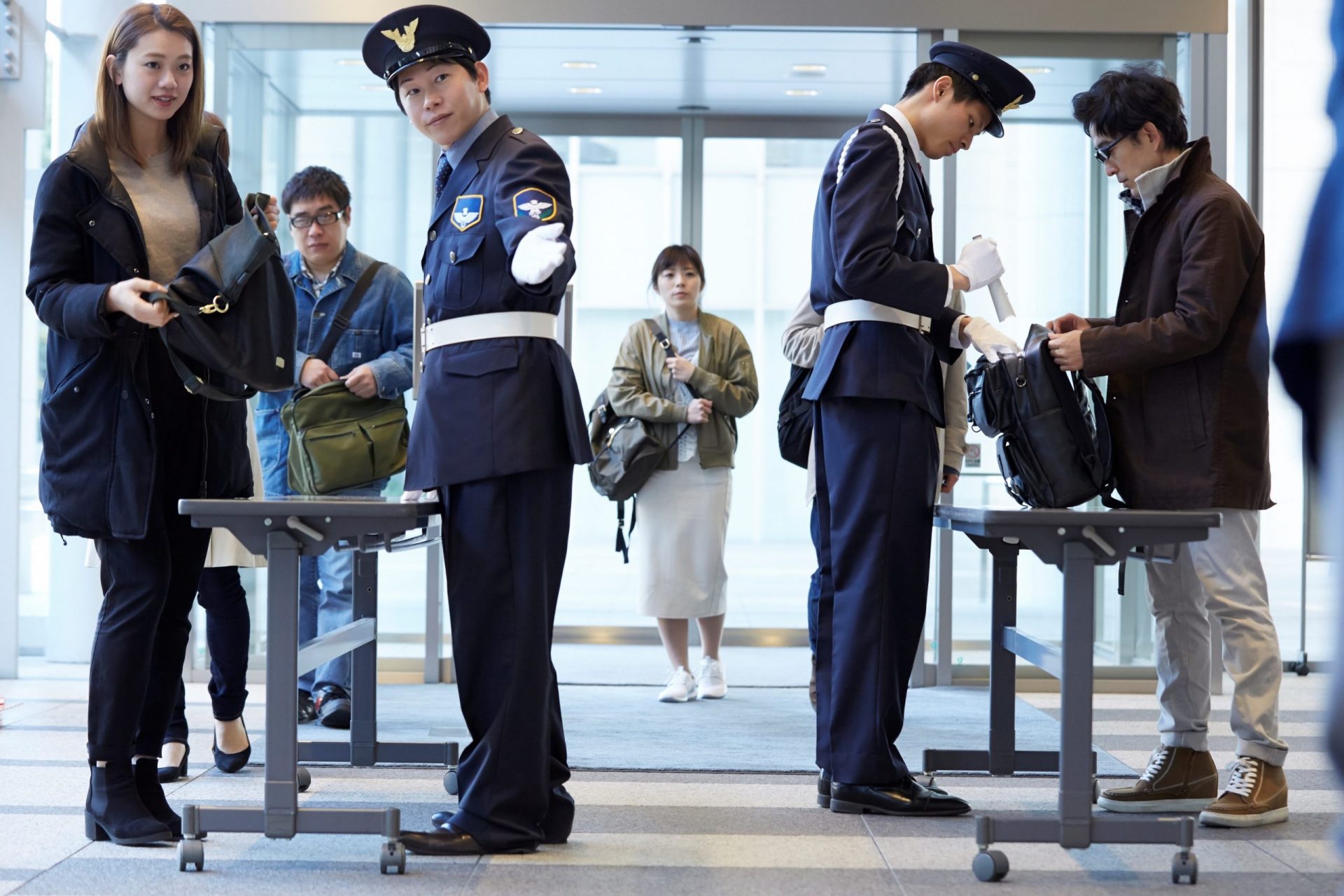 施設 警備 採用 されない