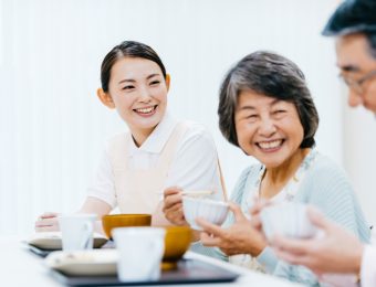 【介護業界等「人手不足」業界向け】人材紹介事業と採用活動の融合？エージェント型リクルーティングとは